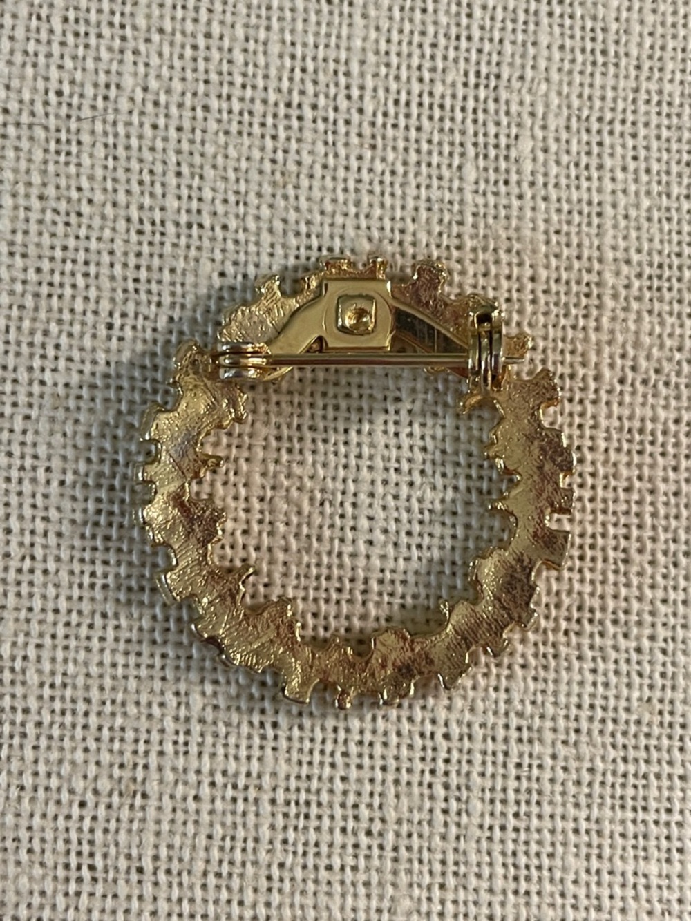 Abstract Circular Brooch - Picture 2 of 3